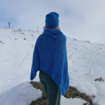 Poncho 80 % mohair 20 % soie - Bleu lumineux Poncho 80 % mohair 20 % soie - Bleu lumineux