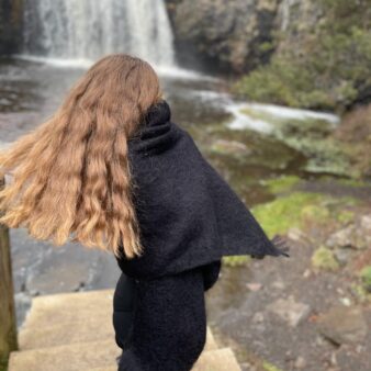 Echarpe noire tissée - Etole tissée Echarpe noire tissée - Etole tissée