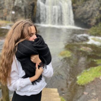 Echarpe noire tissée - Etole tissée Echarpe noire tissée - Etole tissée